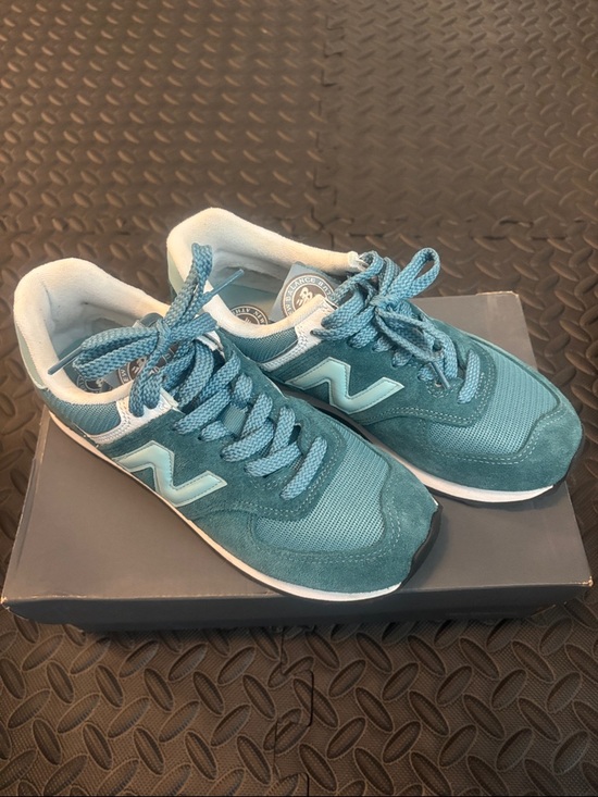 New Balance Shoes - New Balance Teal and Light Teal Retro Runner